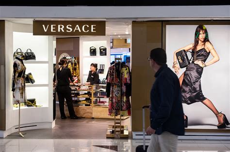 versace cina errore|Versace apologizes after T.